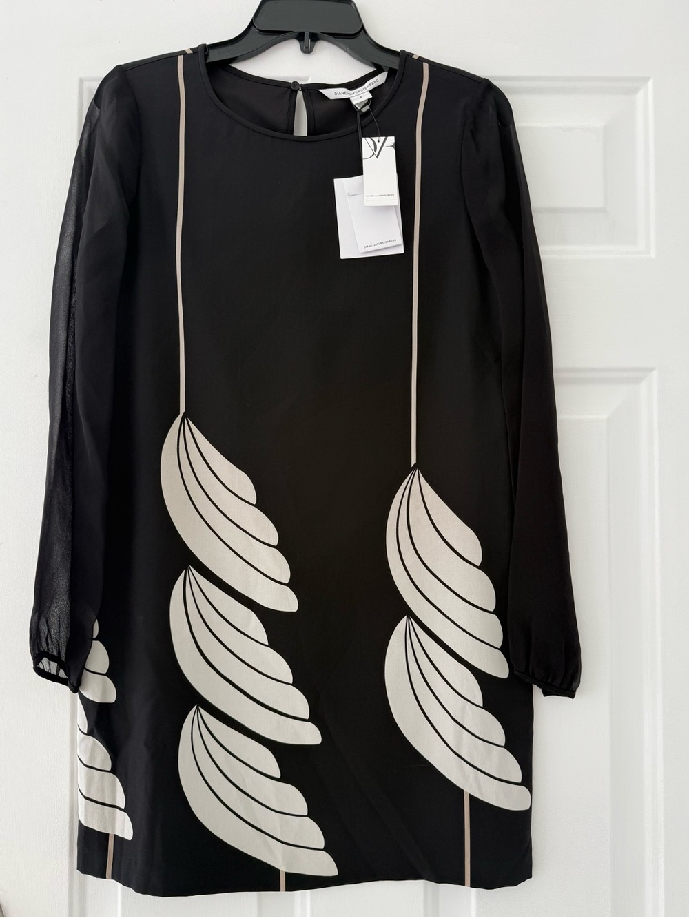 Black & Cream Graphic Long-Sleeve Shift Dress
